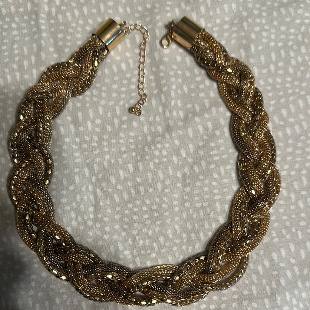 Elegant Gold Braided Necklace